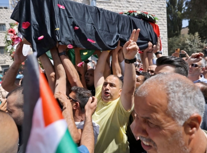 Israeli Forces Beat Funeral Procession for Shireen Abu Akleh