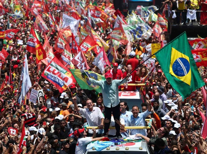 Lula attends a closing campaign rally ahead of the presidential runoff, at Copacabana beach in Rio de Janeiro, Brazil, on Saturday. Photograph: Agustín Marcarian/Reuters.