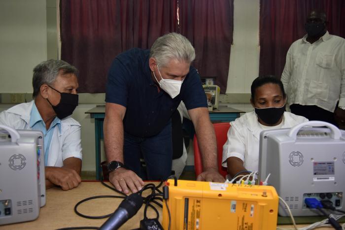 The ingenuity and innovative capacity of Cuban science have been key to the medical attention provided COVID patients. |Photo: Estudio Revolución