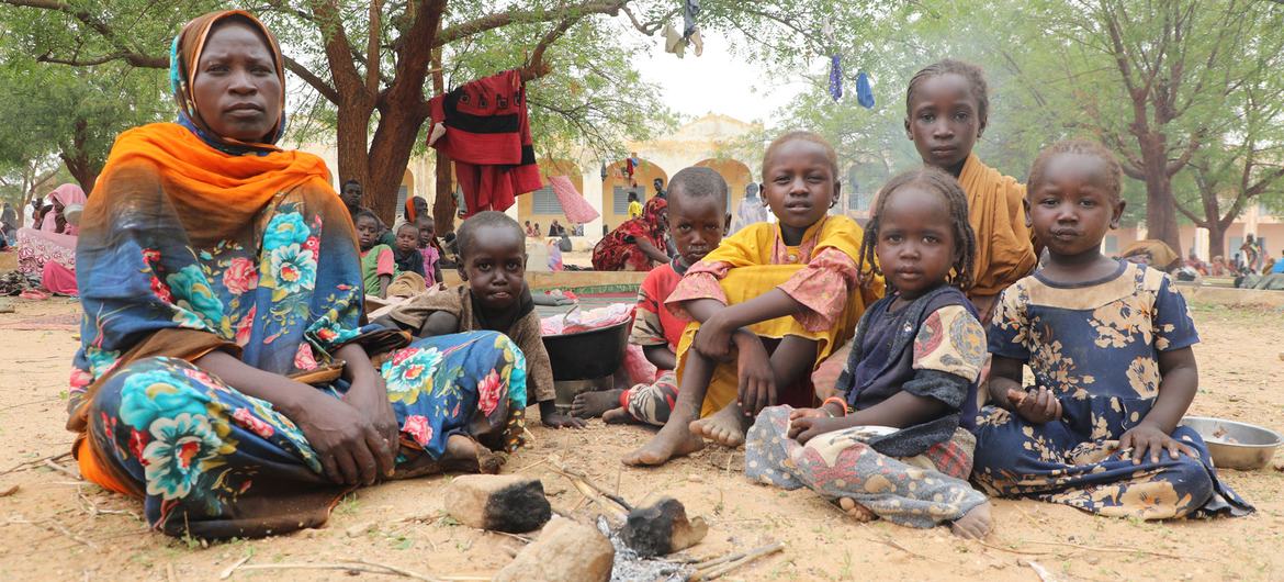 © UNICEF/Annadjib Ramadane Maha A Sudanese mother and her children take refuge in a town in Chad across the border from Darfur in Sudan.