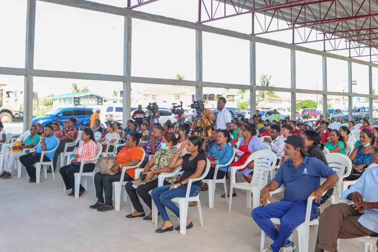 Minister of Local Government Nigel Dharamlall met with Mon Repos vendors and told them Stalls will be constructed to suit the needs of the vendors who were displaced displaced following the construction of the new Mon Repos Market and would begin to occupy the new structure as of the 7th of November, 2022.
