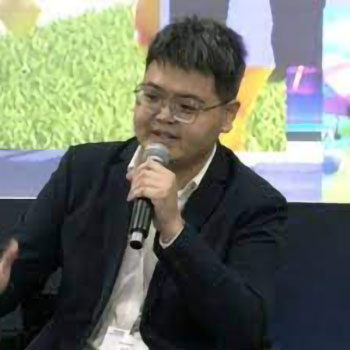 Singapore high school student, Winston Ng, who is co-founder and CEO of Finute, a metaverse technology company that develops immersive virtual experiences.